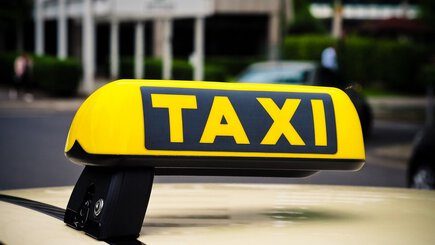 De beste Taxibedrijfen in Brussel. Beoordelingen en tarieven in België